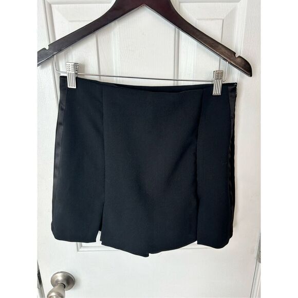 Zara Mini skort with a high waist Invisible back zip closure size M black - Picture 1 of 8
